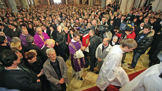 Posljednji ispraćaj nadbiskupa Ivana Prenđe (foto: Marin Gospić)
