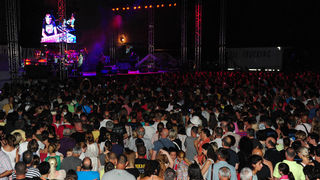 Zadar, 29.07.2013. snimio: Nenad Marčev 
Koncert Carlos Santana 
Prostor pored dvorane u Jazinama