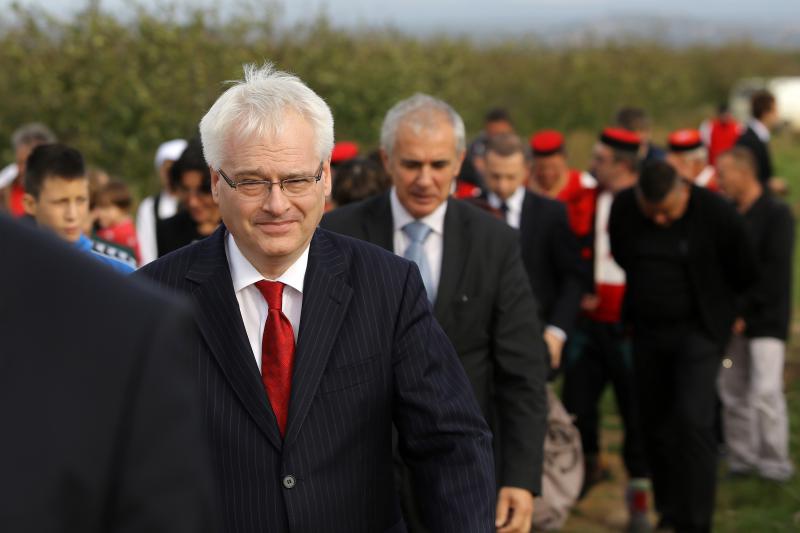 09.11.2013., Tinj – Predsjednik RH Ivo Josipovic posjetio je poljoprivrednike u Tinju te poljoprivrednu zadrugu Maraska Tinj koja je vazan dobavljac visnje maraske za zadarsku tvrtku Maraska d.d. Photo: Filip Brala/PIXSELL