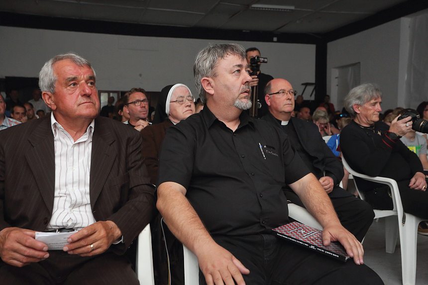 Bibinje: Predstavljena knjiga “Bitka za Vukovar” Damira Plavšića. Foto: Leo Banić Bibinje: Predstavljena knjiga “Bitka za Vukovar” Damira Plavšića. Foto: Leo Banić