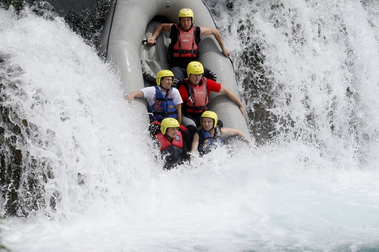 Obrovac, 300411.
6. hrvatska rafting regata Zrmanja 2011. ove godine odrzana je 29. i 30. travnja na rijeci Zrmanji. Organizator regate je Riva rafting centar d.o.o., putnicka agencija iz Obrovca, a suorganizatori su Hrvatski kajakaski savez, Hrvatska tur