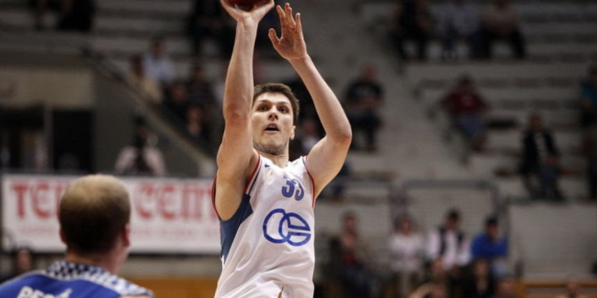 Zagreb, 120510. 13. kolo kosarkaske Lige za prvaka, utakmica Cibona – Zadar u kosarkaskom centru “Drazen Petrovic”. Na slici Marko Tomas (33). Foto: Dragan Matic / Cropix