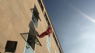 Spektakularno spuštanje Djeda Božićnjaka na Kalelargu Spektakularno spuštanje Djeda Božićnjaka na Kalelargu