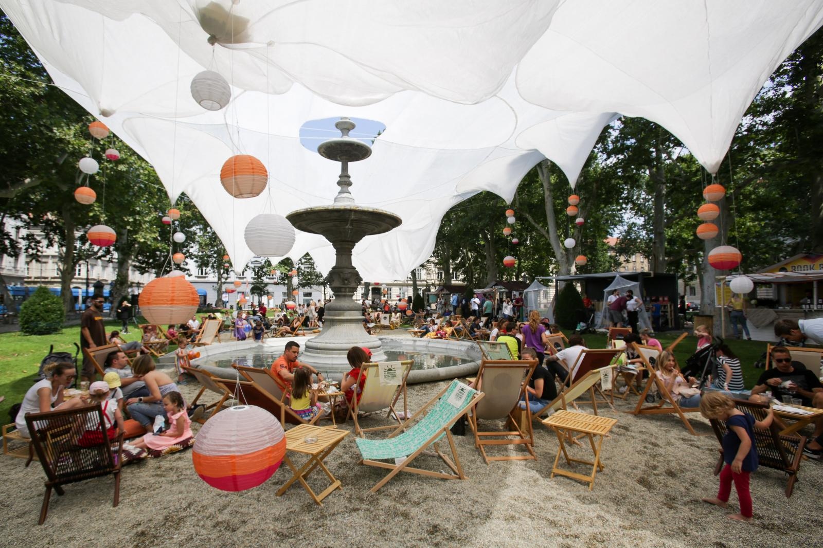 Ljetni ambijent Zagrebačkog mora knjiga privukao brojne posjetitelje