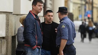 Incident nakon izricanja presude Komšiću: Stric ubijene Kristine nasrnuo na prolaznika Incident nakon izricanja presude Komšiću: Stric ubijene Kristine nasrnuo na prolaznika