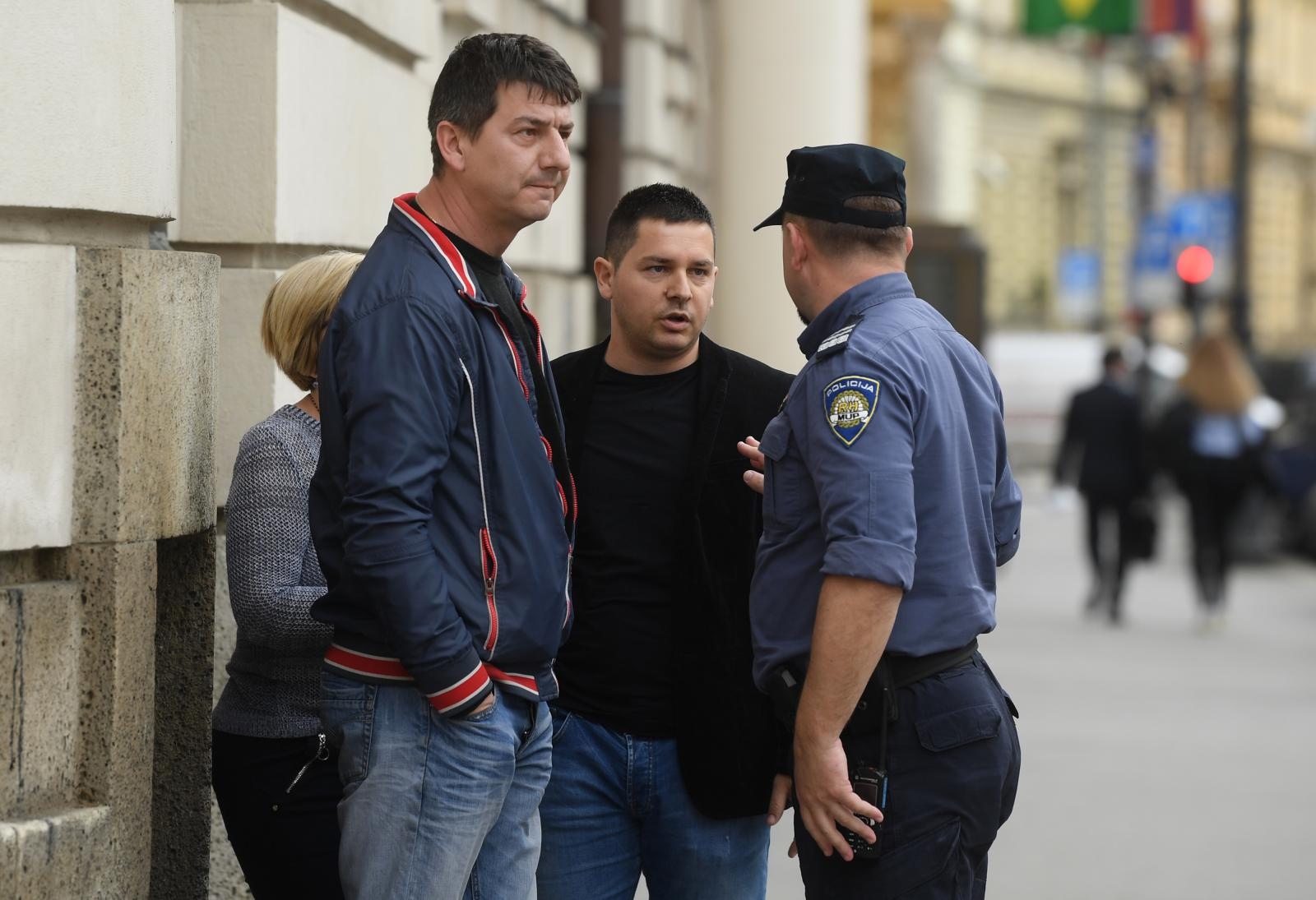 Incident nakon izricanja presude Komšiću: Stric ubijene Kristine nasrnuo na prolaznika Incident nakon izricanja presude Komšiću: Stric ubijene Kristine nasrnuo na prolaznika