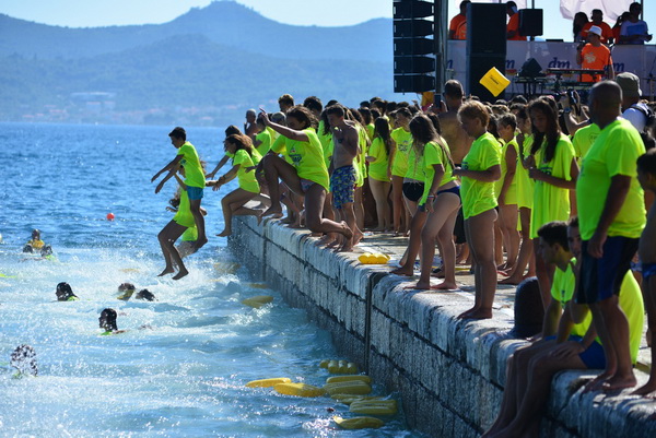 10. dm Millennium Jump na zadarskoj rivi – 3 tisuće skakača poslalo prekrasnu priču u svijet 10. dm Millennium Jump na zadarskoj rivi – 3 tisuće skakača poslalo prekrasnu priču u svijet