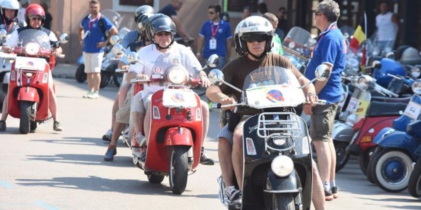 U Biogradu na moru zapoceo je Vespa World Days 2015 koji traje od 11-14. lipnja. Ocekuje se dolazak 5000 vozaca iz 32 zemlje. Photo: Hrvoje Jelavic/PIXSELL U Biogradu na moru zapoceo je Vespa World Days 2015 koji traje od 11-14. lipnja. Ocekuje se dolazak 5000 vozaca iz 32 zemlje. Photo: Hrvoje Jelavic/PIXSELL