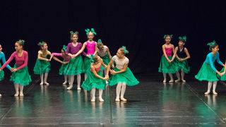 Božićna čestitka plesnog odjela Glazbene škole Blagoje Bersa