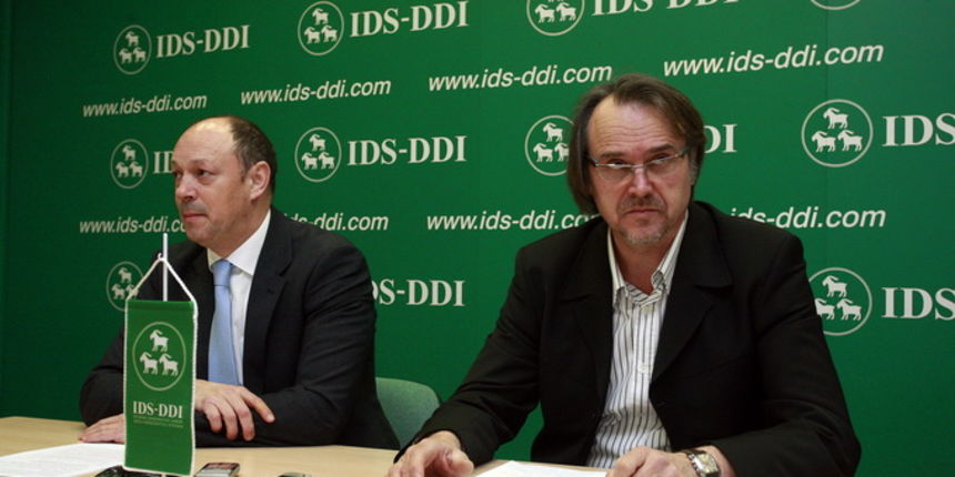 Pula, 110213.
Konferencija za novinare IDS-a  na temu “Poljoprivredno zemljiste”
Na fotografiji:  saborski  zastupnici  Giovanni Sponza i Valter Boljuncic. 
Foto: Goran Sebelic / CROPIX