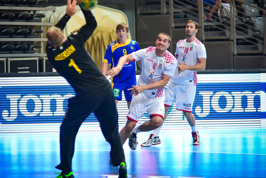 U doista sjajnoj atmosferi koju je stvorilo oko 5000 navijača iz cijele Hrvatske, naši su rukometni reprezentativci remizirali sa Švedskom i to s rezultatom 25-25. Bila je to ‘kaubojima’ pretposljednja pripremna utakmica uoči Olimpijskih igara