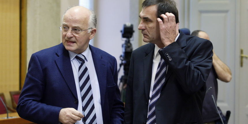 Zagreb, 231211.
Hrvatski Sabor u nastavku izvanredne sjednice glasuje o povjerenju novoj Vladi Zorana Milanovica.
Na slici: Josip Leko, Nenad Stazic.
Foto: Davor Pongracic / CROPIX Zagreb, 231211.
Hrvatski Sabor u nastavku izvanredne sjednice glasuje o povjerenju novoj Vladi Zorana Milanovica.
Na slici: Josip Leko, Nenad Stazic.
Foto: Davor Pongracic / CROPIX