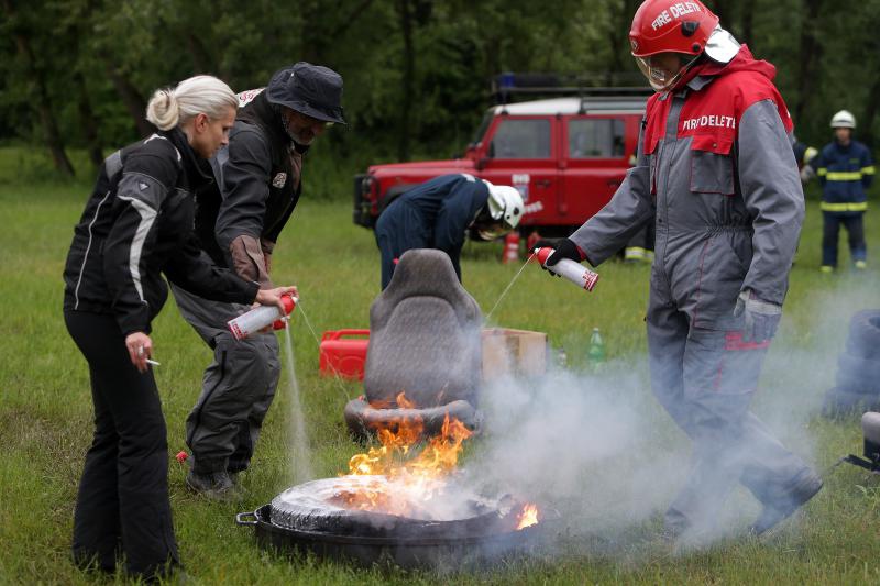 Na jezeru Jarun okupili su se motociklisti iz cijele Hrvatske u sklopu 3. karavane za zivot pod nazivom Bikeri na cesti. Velik broj motociklista zbog loseg vremena nije dosao, no pridruzio im se gradonacelnik Milan Bandic. Photo: Dalibor Urukalovic/PIXSEL