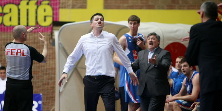 Zagreb, 180511. Podsused, Sutinska vrela. Kosarkaska utakmica polufinala doigravanja za kosarkaskog prvaka Hrvatske, Cedevita – Cibona Na fotografiji: Josip Vrankovic trener Cibone. Foto: Ronald Gorsic / CROPIX Zagreb, 180511. Podsused, Sutinska vrela. Kosarkaska utakmica polufinala doigravanja za kosarkaskog prvaka Hrvatske, Cedevita – Cibona Na fotografiji: Josip Vrankovic trener Cibone. Foto: Ronald Gorsic / CROPIX