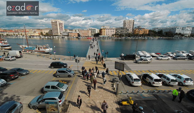 Đir po gradu, srijeda 7. ožujka 2018., sunčan dan, zadarski most, taksi