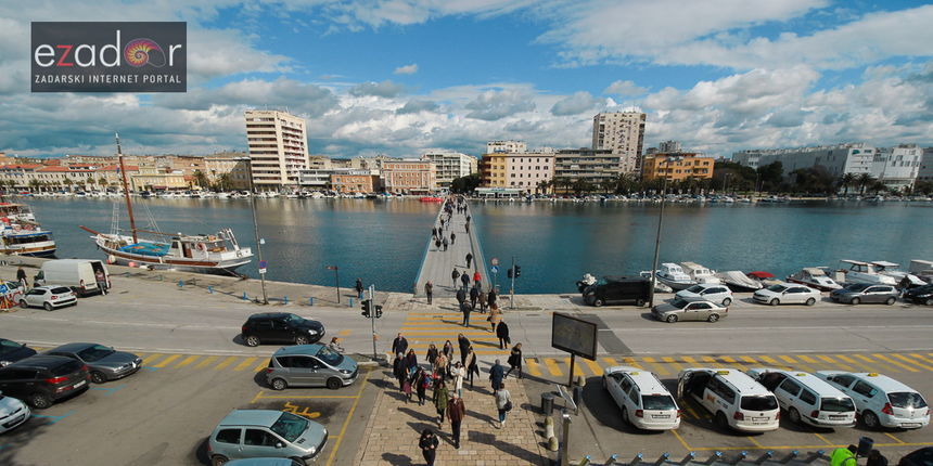 Đir po gradu, srijeda 7. ožujka 2018., sunčan dan, zadarski most, taksi