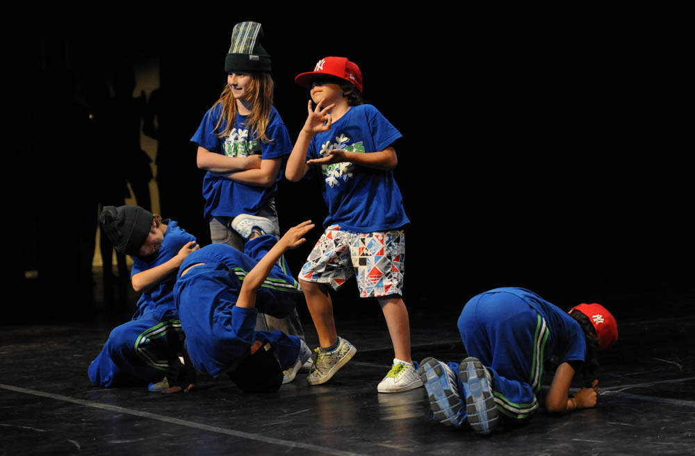 Zadar, 12.5.2012. snimio: Nenad Marčev
1. Zadarski plesni festival
(In memoriam Nives Šimatović-Predovan)
Dvorana Kazališta lutaka Zadar Zadar, 12.5.2012. snimio: Nenad Marčev
1. Zadarski plesni festival
(In memoriam Nives Šimatović-Predovan)
Dvorana Kazališta lutaka Zadar