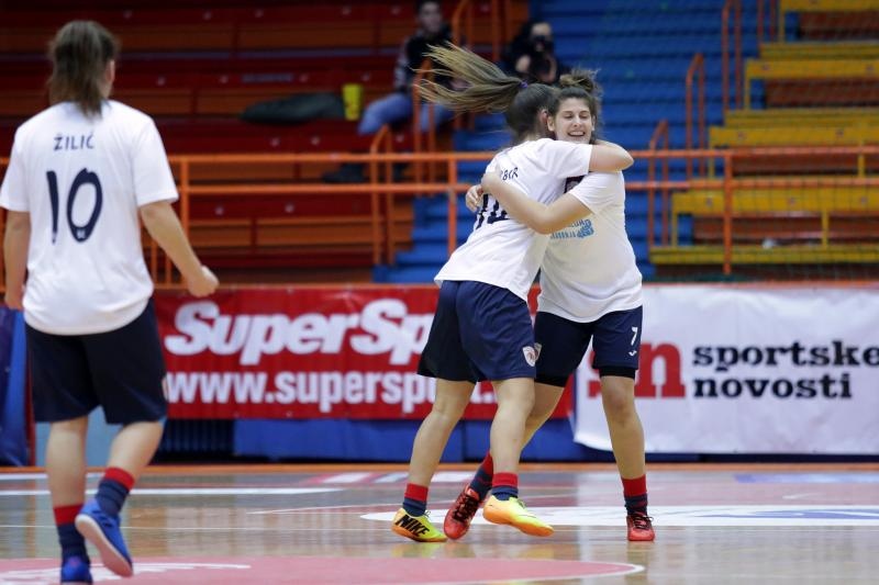 Finale Kutije šibica: ŽNK Osijek – HNTV i MNK Futsal Super chicks 4-1 Finale Kutije šibica: ŽNK Osijek – HNTV i MNK Futsal Super chicks 4-1