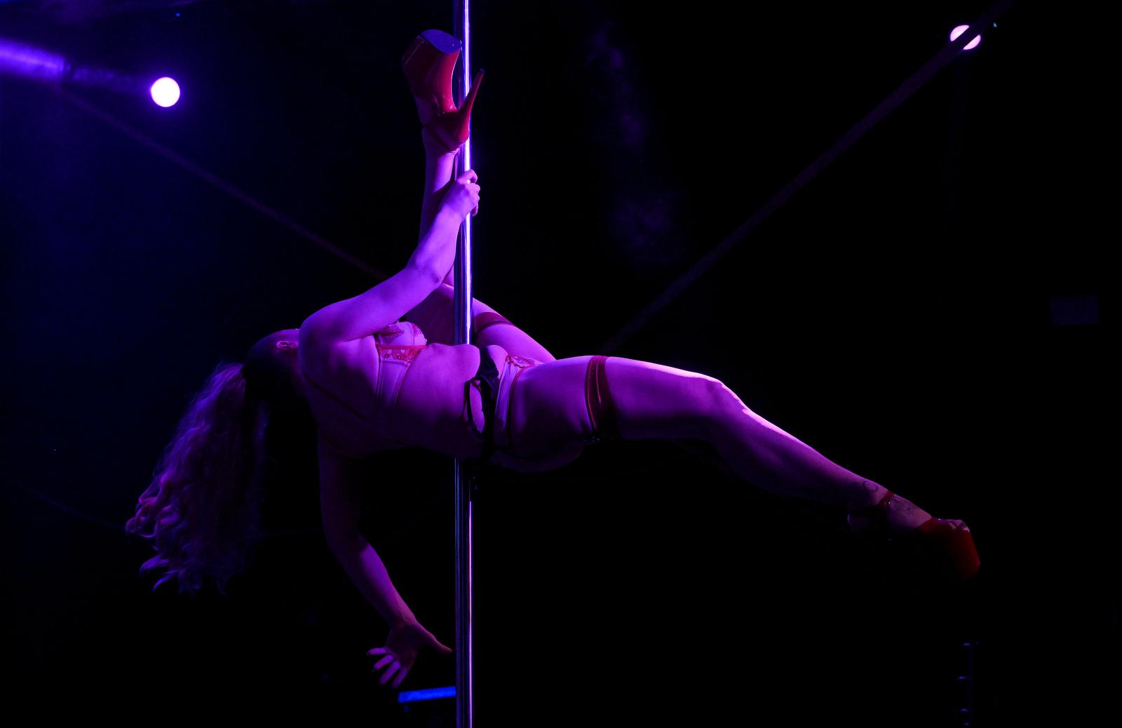 Boogaloo klub: Pole Dance Showcase