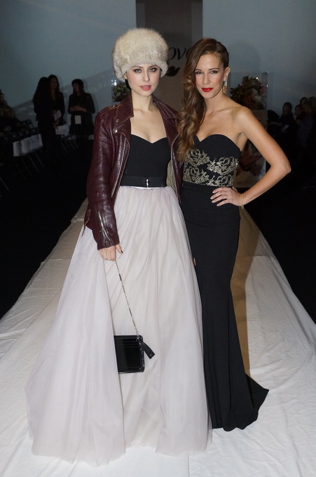 Zagreb, 150313.
Zagrebacki Velesajam.
Odrzana je treca vecer revije Perwoll Fashion.hr na kojoj su svoje kreacije predstavili Martina Felja, Morana Krklec, Young at Squat, Marina Design i Envy Room.
Na fotografiji: Judita Frankovic i Korana Gvozdic.
Fot Zagreb, 150313.
Zagrebacki Velesajam.
Odrzana je treca vecer revije Perwoll Fashion.hr na kojoj su svoje kreacije predstavili Martina Felja, Morana Krklec, Young at Squat, Marina Design i Envy Room.
Na fotografiji: Judita Frankovic i Korana Gvozdic.
Fot