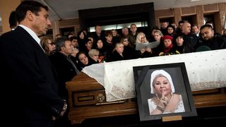 Skopje: Na posljednji počinak ispraćena Esma Redžepova Skopje: Na posljednji počinak ispraćena Esma Redžepova