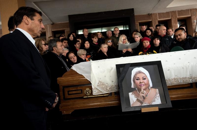 Skopje: Na posljednji počinak ispraćena Esma Redžepova Skopje: Na posljednji počinak ispraćena Esma Redžepova