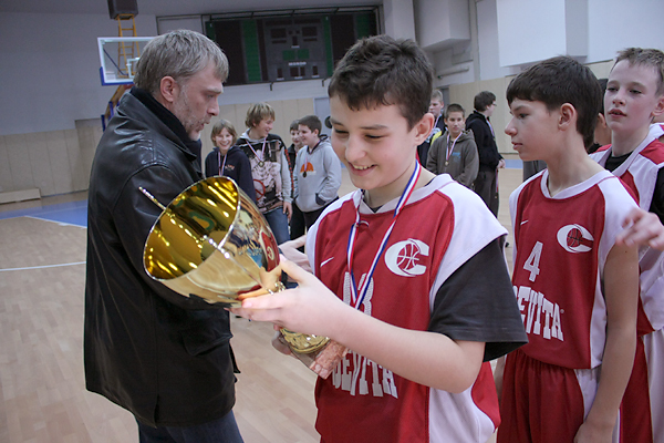 Podjela medalja na Božićnom košarkaškom turniru