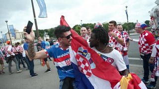 Euro 2016: Hrvatski navijači napravili fenomenalnu atmosferu u Parizu. Photo: Sanjin Strukić/PIXSELL Euro 2016: Hrvatski navijači napravili fenomenalnu atmosferu u Parizu. Photo: Sanjin Strukić/PIXSELL