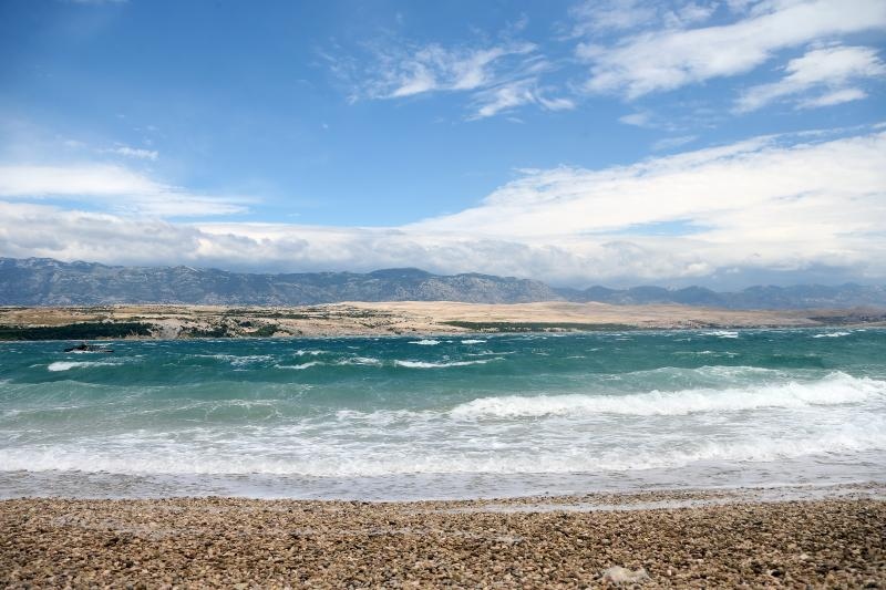Olujna bura poharala plažu Zrće. Photo: Dalibor Urukalović/PIXSELL
