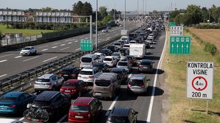 Gužve na naplatnim kućicama Lučko u smjeru mora