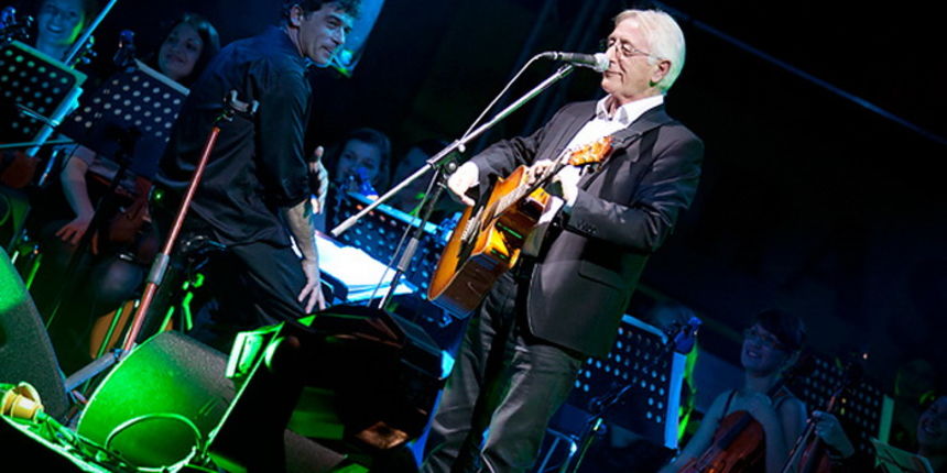 Oliver Dragojević i gudački orekestar Alana Bjelinskog na Višnjiku 22. ožujka 2011. Foto: Kristijan Orlić