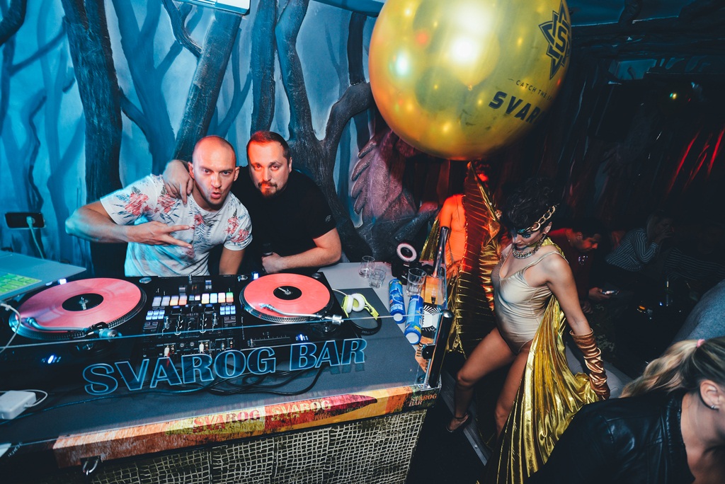 Votka party u Svarog Baru, Foto: Iva Perinčić Votka party u Svarog Baru, Foto: Iva Perinčić