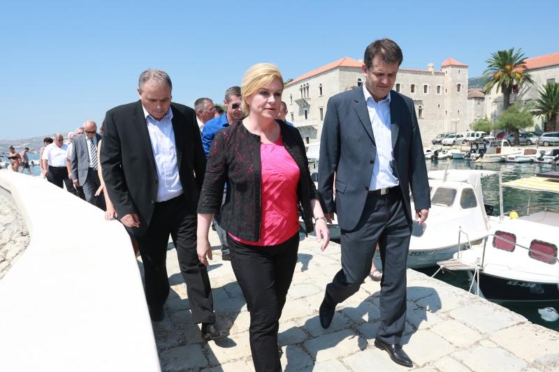 Kaštel Lukšić: Kolinda Grabar-Kitarović obišla Muzej grada Kaštela u dvorcu Vitturi Kaštel Lukšić: Kolinda Grabar-Kitarović obišla Muzej grada Kaštela u dvorcu Vitturi