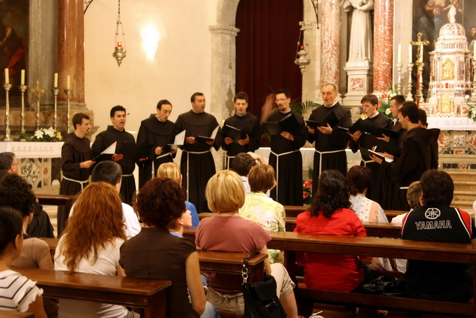 Sv. Frane: Predstavljanje CD-a zbora bogoslova Franjevačke provincije Sv. Frane: Predstavljanje CD-a zbora bogoslova Franjevačke provincije