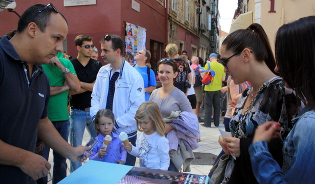 Narodni trg: Humanitarna akcija “Karta života” za malenu Stephanie, foto: Mladen Malik