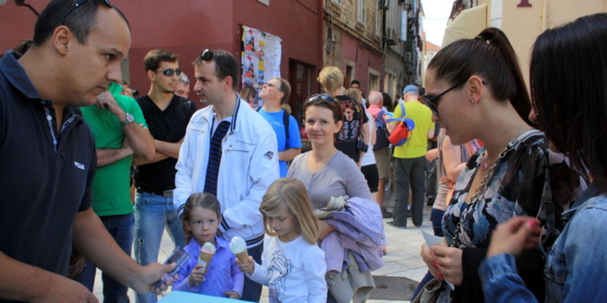 Narodni trg: Humanitarna akcija “Karta života” za malenu Stephanie, foto: Mladen Malik Narodni trg: Humanitarna akcija “Karta života” za malenu Stephanie, foto: Mladen Malik