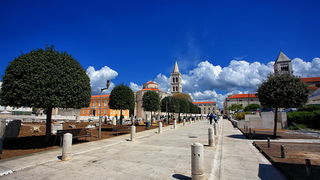 Skitnja gradom by Roberto Lerga