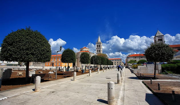 Skitnja gradom by Roberto Lerga