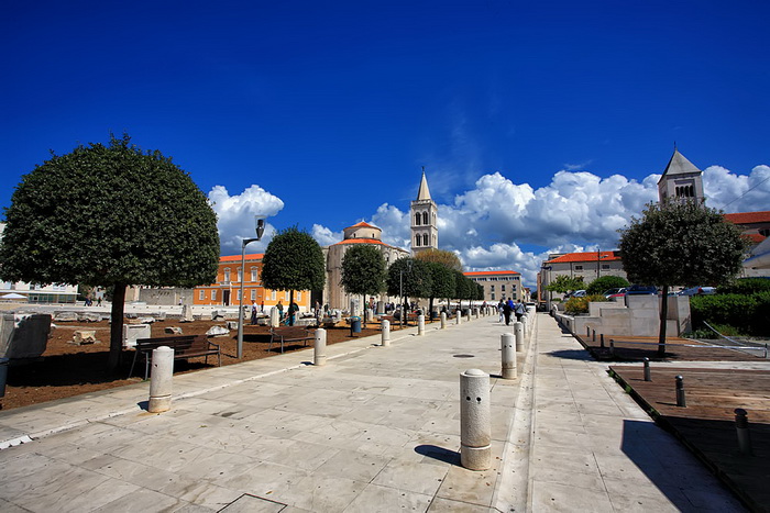 Skitnja gradom by Roberto Lerga