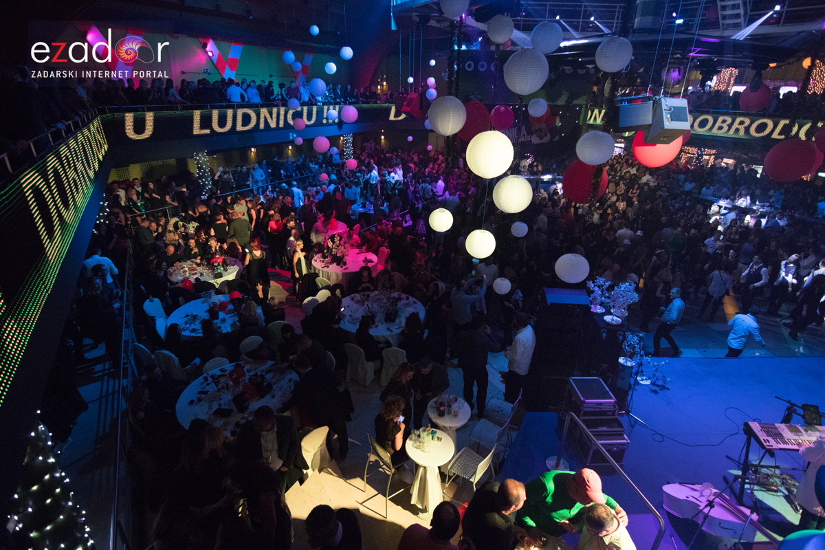 Ludnica u Saturnusu: Najbolji doček u svemiru i šire Ludnica u Saturnusu: Najbolji doček u svemiru i šire