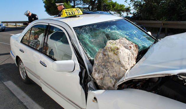 Gromada na taxiju(Foto:www.tportal.hr)