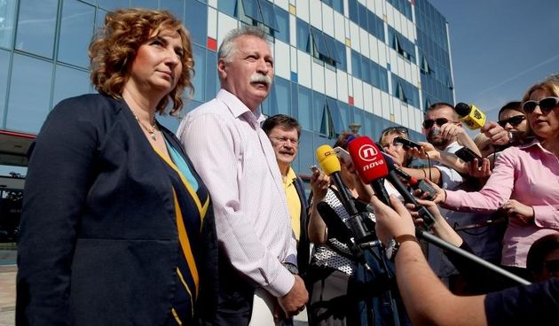 27.05.2016., Zagreb – Neposredno prije konferencije za medije ministra obrazovanja Verikala sindikata odrazovanja odrzala je svoju konferenciju o zatrazenom razrjesenju radne skupine za reformu skolstva. Branimir Mihalines , Sanja Sprem, Vilim Ribic. Ph