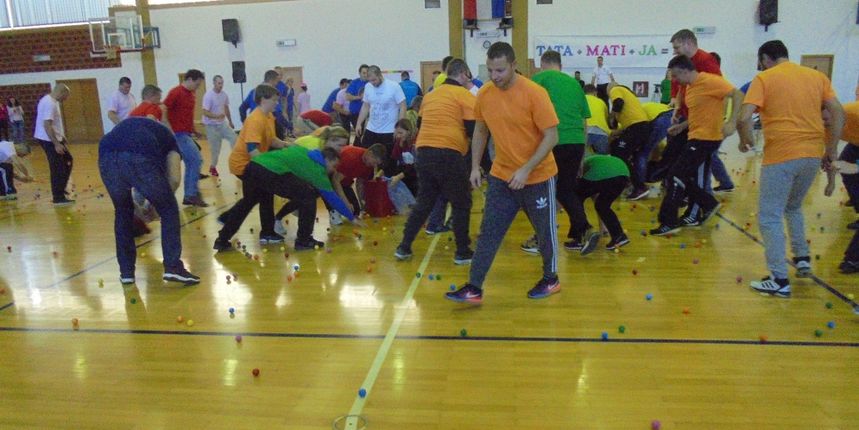 Tatamatijada, igranje s djecom Tatamatijada, igranje s djecom