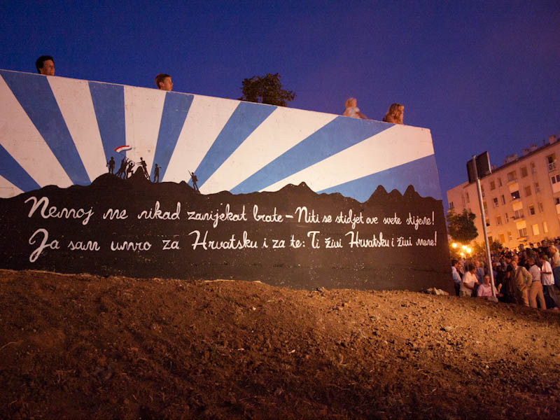 Bili Brig kod Ošk. Zadarski otoci: Svečanost imenovanja trga po D.T. Gavranu, foto: Darko Belančić