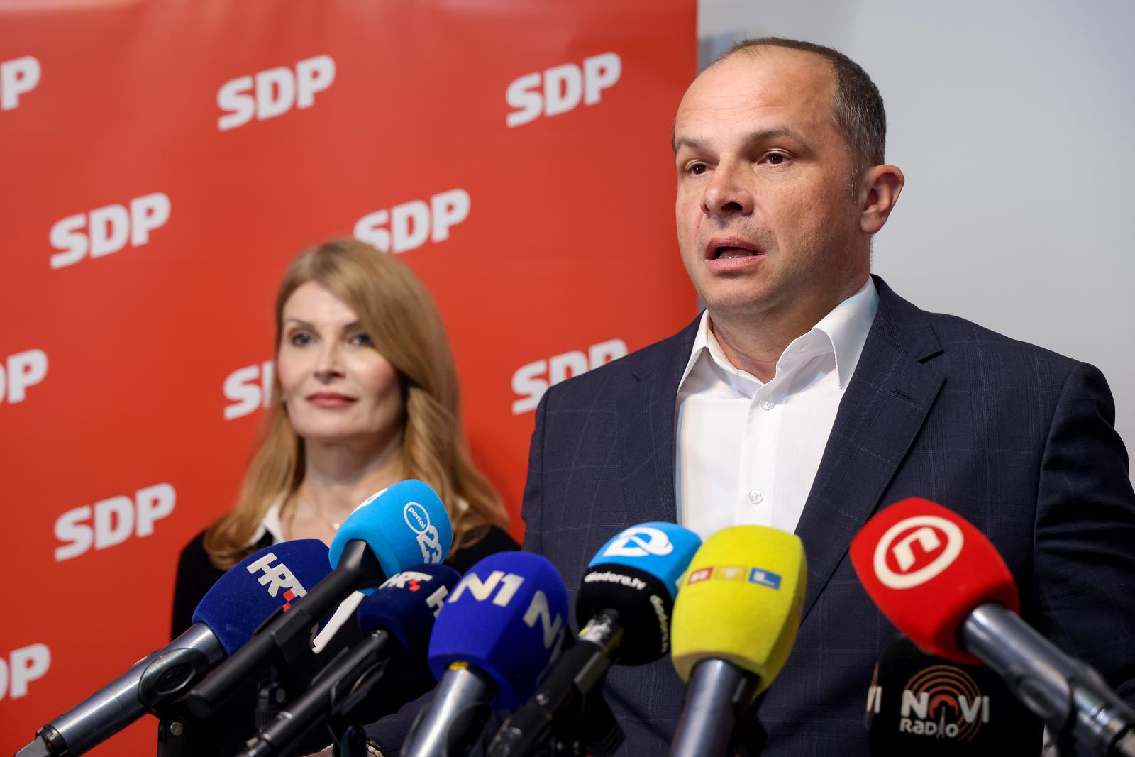 SDP predstavio kandidata za gradonačelnika, bit će to Daniel Radeta SDP predstavio kandidata za gradonačelnika, bit će to Daniel Radeta