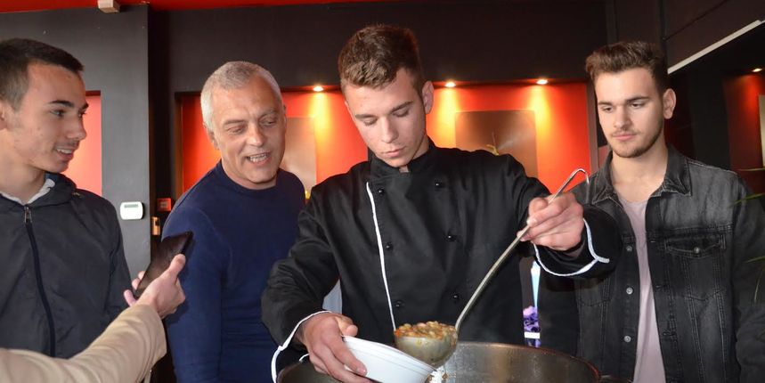 Humanitarni “Maslinarski marendin”: U Callegru “planulo” 500 porcija variva Humanitarni “Maslinarski marendin”: U Callegru “planulo” 500 porcija variva