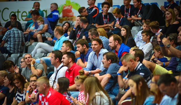 U doista sjajnoj atmosferi koju je stvorilo oko 5000 navijača iz cijele Hrvatske, naši su rukometni reprezentativci remizirali sa Švedskom i to s rezultatom 25-25. Bila je to ‘kaubojima’ pretposljednja pripremna utakmica uoči Olimpijskih igara