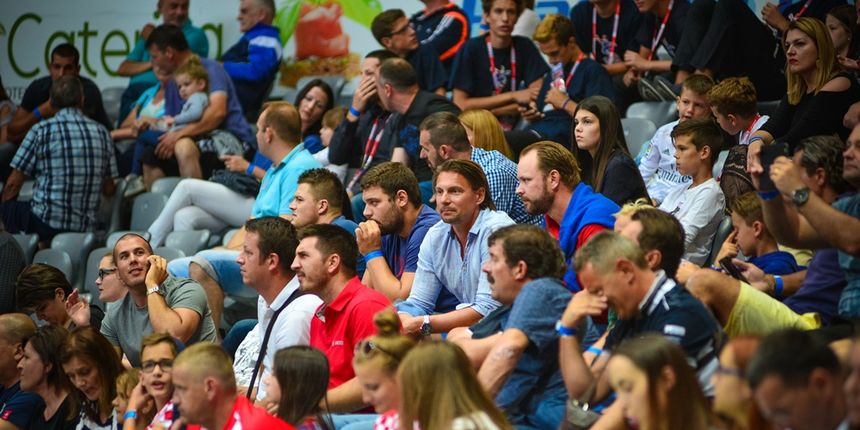 U doista sjajnoj atmosferi koju je stvorilo oko 5000 navijača iz cijele Hrvatske, naši su rukometni reprezentativci remizirali sa Švedskom i to s rezultatom 25-25. Bila je to ‘kaubojima’ pretposljednja pripremna utakmica uoči Olimpijskih igara