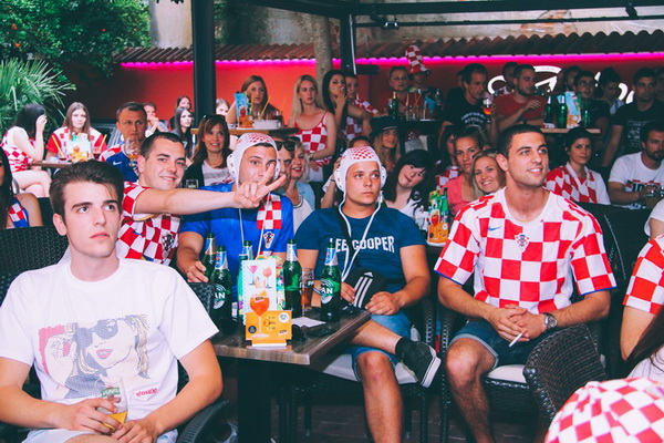 Euro 2016: Utakmica između Hrvatske i Češke gledala se u brojnim zadarskim lokalima i kafićima.