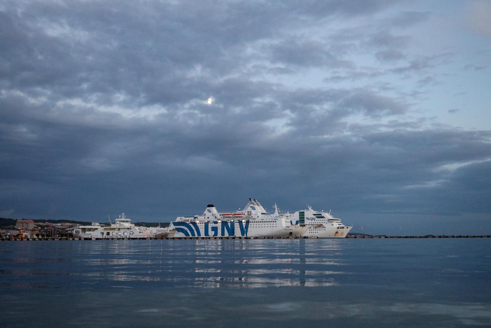 Kruzeri GNV Allegra i GNV Rhapsody na vezu u luci Gaženica